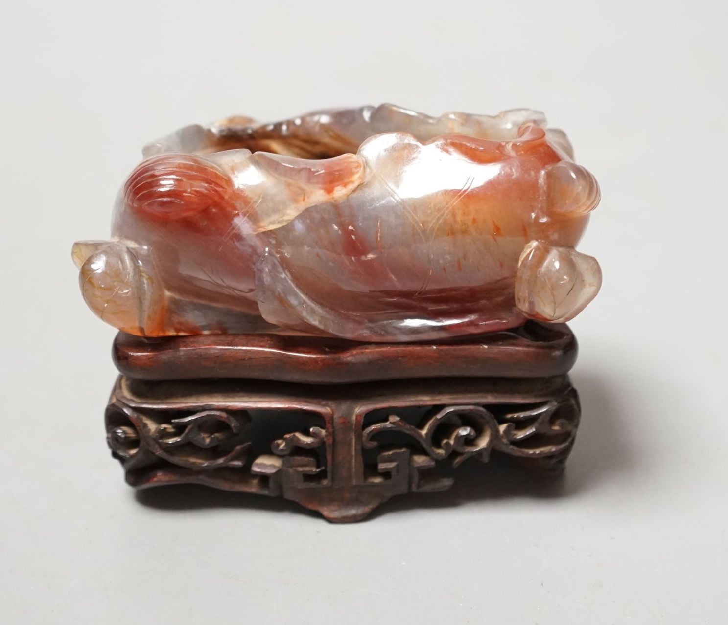 A late 19th / early 20th century Chinese agate brushwasher, wood stand - 8cm tall